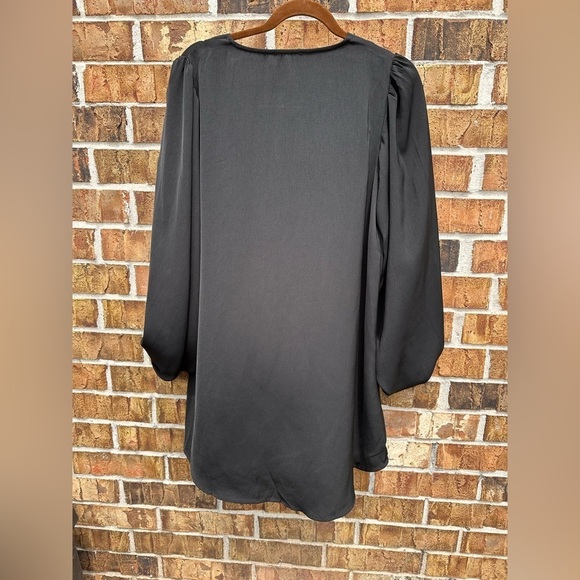 JODIFL Black Asymmetrical 3/4 Sleeve Tunic - Picture 7 of 8